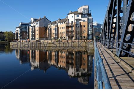 Vue sur le pont Victoria et le développement de logements modernes à la Shore Leith, Édimbourg, Écosse Banque D'Images