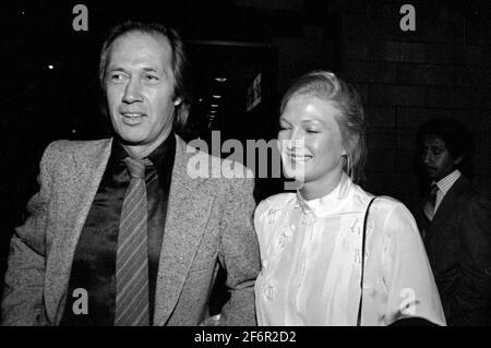 David Carradine et Gail Jensen 16 juin 1982 crédit : Ralph Dominguez/MediaPunch Banque D'Images