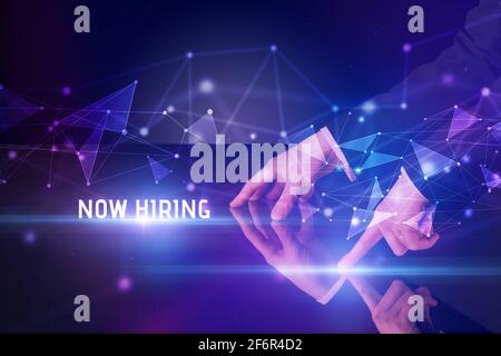 Homme d'affaires touchant le concept d'écran géant Banque D'Images