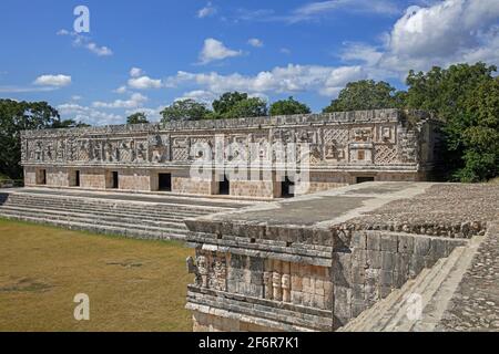 Palais du gouverneur méso-américain pré-colombien / Palacio del Gobernador dans l'ancienne ville maya Uxmal, Yucatán, Mexique Banque D'Images