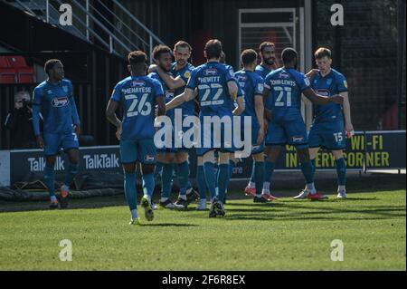 SALFORD, ROYAUME-UNI. 2 AVRIL : les joueurs de Grimsby célèbrent leur but après 2 minutes lors du match Sky Bet League 2 entre Salford City et Grimsby Town à Moor Lane, Salford, le vendredi 2 avril 2021. (Credit: Ian Charles | MI News) Credit: MI News & Sport /Alay Live News Banque D'Images