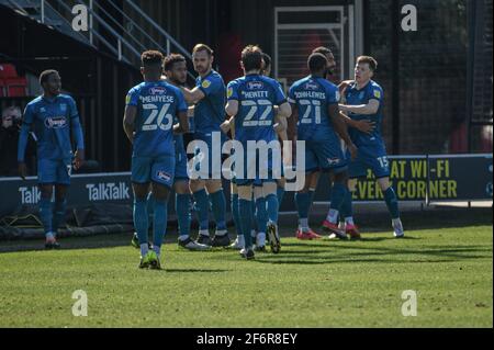 SALFORD, ROYAUME-UNI. 2 AVRIL : les joueurs de Grimsby célèbrent leur but après 2 minutes lors du match Sky Bet League 2 entre Salford City et Grimsby Town à Moor Lane, Salford, le vendredi 2 avril 2021. (Credit: Ian Charles | MI News) Credit: MI News & Sport /Alay Live News Banque D'Images