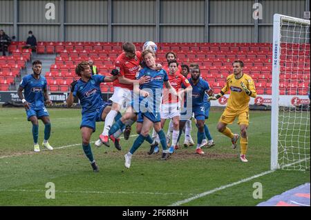 SALFORD, ROYAUME-UNI. 2 AVRIL : confusion dans la boîte Grimsby lors du match Sky Bet League 2 entre Salford City et Grimsby Town à Moor Lane, Salford, le vendredi 2 avril 2021. (Credit: Ian Charles | MI News) Credit: MI News & Sport /Alay Live News Banque D'Images