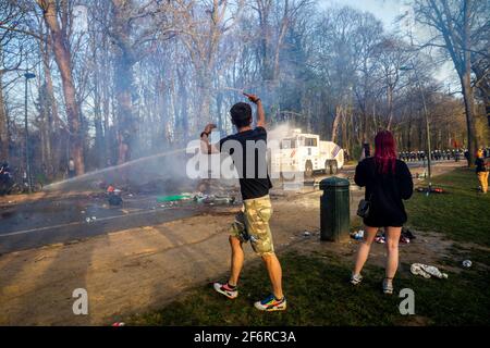 Illustration prise après le festival de la Boum Fake d'hier et la manifestation au Bois de la Cambre - Ter Kamerenbos, à Bruxelles, vendredi 02 avril Banque D'Images