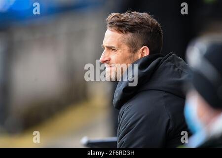 DERBY, ANGLETERRE. 2 AVRIL : Chris Cohan, l'entraîneur de la première équipe de Luton Town, regarde pendant le match de championnat Sky Bet entre Derby County et Luton Town au Pride Park, Derby le vendredi 2 avril 2021. (Credit: Jon Hobley | MI News) Credit: MI News & Sport /Alay Live News Banque D'Images