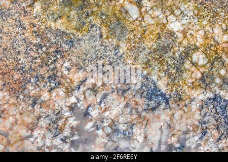 Plaque en marbre de pierre colorée avec motif abstrait texture murale arrière-plan en granit. Banque D'Images