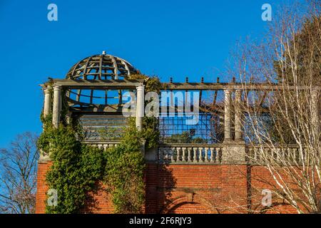 Magnifique jardin Edwardian Hampstead Hill et Pergola qui faisait autrefois partie de Sir William Leverhulme Inverforth House et qui fait maintenant partie de Hampstead Heath, Londres Banque D'Images