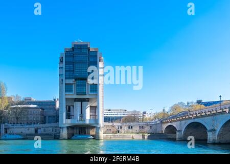 Paris, le département des finances, avec le pont de Bercy Banque D'Images