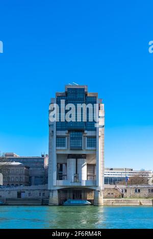 Paris, le département des finances, bâtiment moderne sur la Seine Banque D'Images