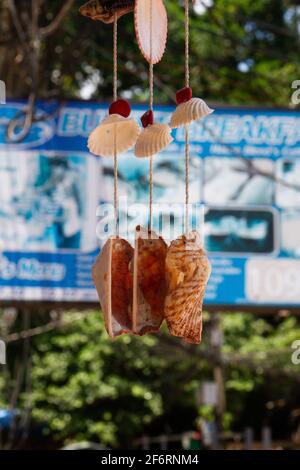 Bangkok, Thaïlande - 16 juillet 2016 : un carillon de vent fait de coquillages. Banque D'Images