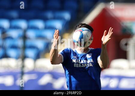 Cardiff, Royaume-Uni. 02 avril 2021. Kieffer Moore, de la ville de Cardiff, en action. Match de championnat EFL Skybet, Cardiff City et Nottingham Forest au Cardiff City Stadium de Cardiff, pays de Galles, le vendredi 2 avril 2021. Cette image ne peut être utilisée qu'à des fins éditoriales. Utilisation éditoriale uniquement, licence requise pour une utilisation commerciale. Aucune utilisation dans les Paris, les jeux ou les publications d'un seul club/ligue/joueur. photo par Andrew Orchard/Andrew Orchard sports Photography/Alamy Live News crédit: Andrew Orchard sports Photography/Alamy Live News Banque D'Images