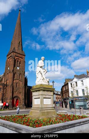 Vue sur la statue de Robert Burns dans la ville de Dumfries à Dumfries et Galloway, Écosse, Royaume-Uni Banque D'Images