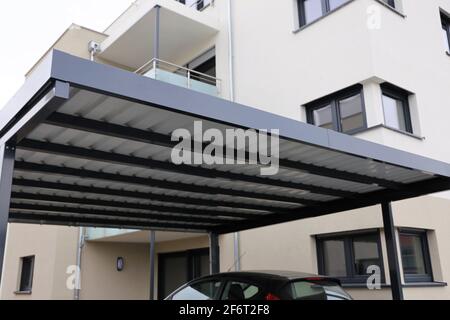 Port de plaisance moderne et de haute qualité dans une seule maison familiale.