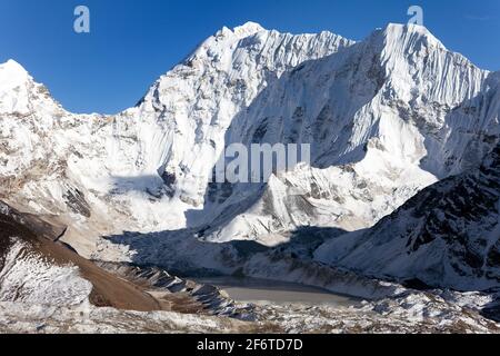 Kali Himal, belle montagne dans la vallée de Khumbu près du pic de l'île, Solukhumbu, région de l'Everest, parc national de Sagarmatha, Népal Banque D'Images