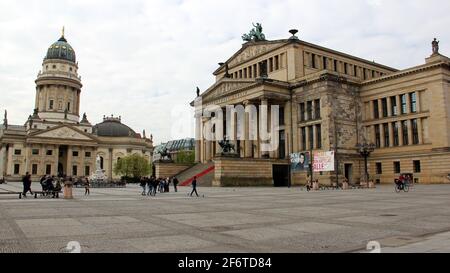 Salle de concert à la place Gendarmenmarkt, vue en début de soirée, Berlin, Allemagne Banque D'Images