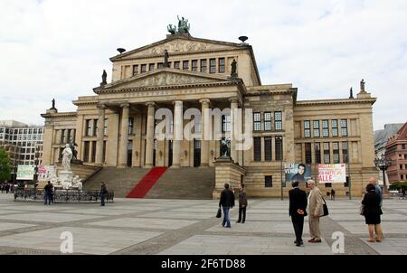 Salle de concert à la place Gendarmenmarkt, vue en début de soirée, Berlin, Allemagne Banque D'Images