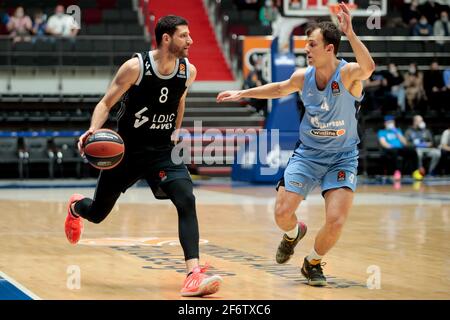 SAINT-PÉTERSBOURG, RUSSIE - 2 AVRIL : Antoine Diot de LDLC ASVEL Villeurbanne et Kevin Pangos de BC Zenit pendant le match EuroLeague Basketball entre Banque D'Images