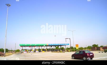 30 mars 2021 - Akhepura, Sikar, Inde. Panneau sur Toll Plaza sur l'autoroute nationale 52. Banque D'Images