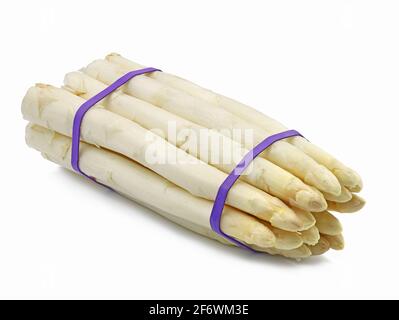 bouquet d'asperges blanches fraîches isolées sur fond blanc Banque D'Images