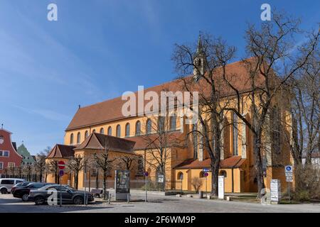 Le sud de l'Allemagne est une région très religieuse. Plusieurs églises sont proches les unes des autres dans la ville bavaroise d'Ingolstadt. Banque D'Images