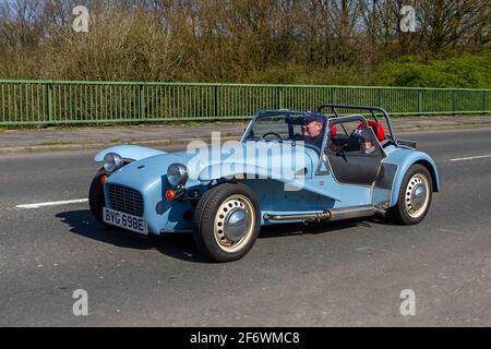 2017 bleu Caterham 660cc; voiture sport en plein air à deux places à propulsion arrière; Banque D'Images