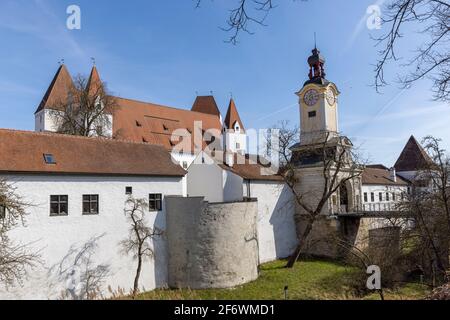 Le nouveau château d'Ingolstadt se trouve sur les rives du Danube, en Bavière, en Allemagne. Banque D'Images