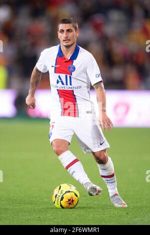 Photo du dossier datée du 10 septembre 2020 de Marco Verratti de PSG en action pendant le match de la Ligue 1 entre RC Lens et Paris SG (PSG) au Stade Felix Bolaert à Lens, France. Verratti a de nouveau été positif pour Covid-19 et manquera la 1ère partie du quart de finale de la Ligue des champions de l'UEFA entre le Bayern Munich et Paris Saint-Germain. Le milieu de terrain italien avait été testé positif pour le virus en janvier plus tôt cette année et a encore contracté le virus. Il a joué deux des trois matches de qualification de coupe du monde pour l'Italie dans laquelle ils ont battu l'Irlande du Nord et la Bulgarie. Photo de Da Banque D'Images