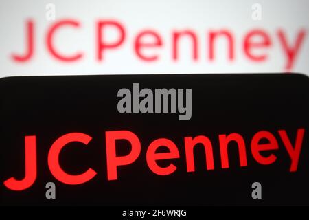 Ukraine. 02 avril 2021. Dans cette illustration, un logo JCPenney apparaît sur un smartphone et un écran de pc. (Photo de Pavlo Gonchar/SOPA Images/Sipa USA) crédit: SIPA USA/Alay Live News Banque D'Images