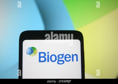 Ukraine. 02 avril 2021. Dans cette illustration, le logo Biogen d'une société de biotechnologie américaine est visible sur un smartphone et un écran de pc. (Photo de Pavlo Gonchar/SOPA Images/Sipa USA) crédit: SIPA USA/Alay Live News Banque D'Images