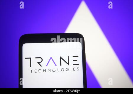 Ukraine. 02 avril 2021. Dans cette illustration, un logo Trane technologies apparaît sur un smartphone et un écran de pc. (Photo de Pavlo Gonchar/SOPA Images/Sipa USA) crédit: SIPA USA/Alay Live News Banque D'Images