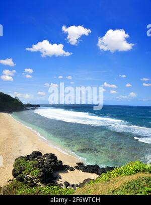 Vue sur la belle plage tropicale gris gris depuis la falaise de Souillac, au sud de l'île Maurice. Océan Indien. Banque D'Images