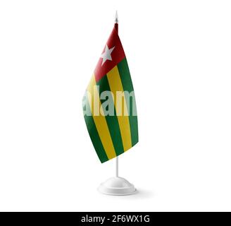 Petit drapeau national du Togo sur fond blanc Banque D'Images