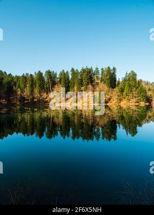 Zen sur le lac Lokve en Croatie Europe Banque D'Images