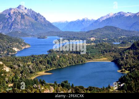 ARGENTINE-SAN CARLO DE BARILOCHE, région des lacs, d'origine glaciaire et entourée par la chaîne montagneuse des Andes Banque D'Images