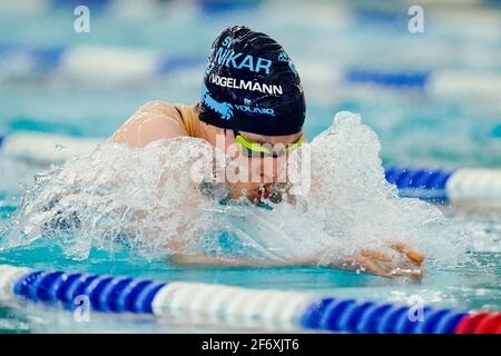 03 avril 2021, Bade-Wurtemberg, Heidelberg: Zoe Vogelmann nage dans la chaleur préliminaire de la médaille de 200 mètres lors d'une compétition de qualification olympique dans la salle de natation du Centre d'entraînement olympique Rhin-Neckar. Photo: Uwe Anspach/dpa Banque D'Images