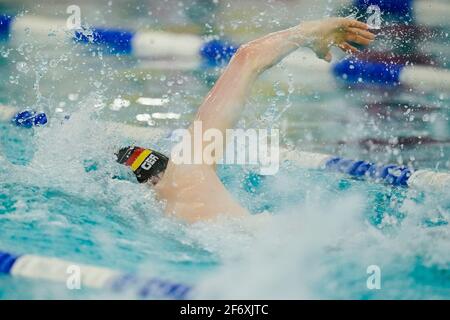 03 avril 2021, Bade-Wurtemberg, Heidelberg: Timo Sorgius nage dans la chaleur préliminaire du freestyle de 100 mètres lors d'une compétition de qualification olympique dans la salle de natation du Centre d'entraînement olympique Rhin-Neckar. Photo: Uwe Anspach/dpa Banque D'Images