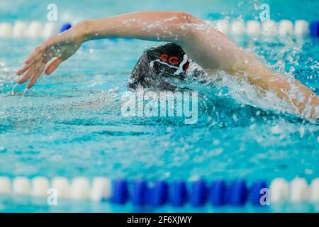 03 avril 2021, Bade-Wurtemberg, Heidelberg: Leonie Kullmann nage dans la chaleur préliminaire de 400 mètres freestyle lors d'une compétition de qualification olympique dans la salle de natation de la base olympique Rhin-Neckar. Photo: Uwe Anspach/dpa Banque D'Images