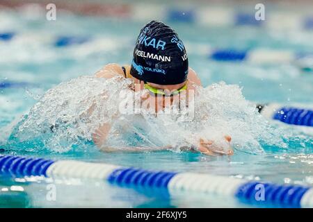 03 avril 2021, Bade-Wurtemberg, Heidelberg: Zoe Vogelmann nage dans la chaleur préliminaire de la médaille de 200 mètres lors d'une compétition de qualification olympique dans la salle de natation du Centre d'entraînement olympique Rhin-Neckar. Photo: Uwe Anspach/dpa Banque D'Images