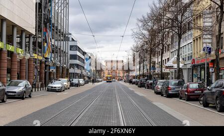 Les voitures de rue sont un élément important des transports en commun à Mannheim, en Allemagne. Banque D'Images