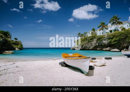 Playa Lagun Beach Cliff Curaçao, Lagun Beach Curaçao une petite île des Caraïbes. Plage tropicale blanche Banque D'Images