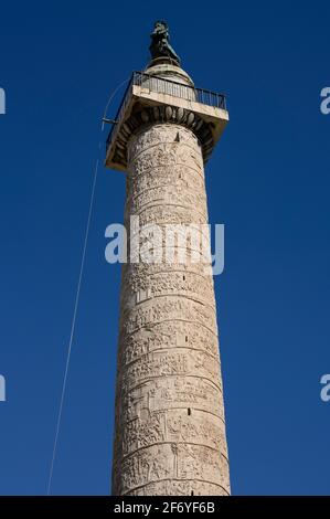 Rome. Italie. La colonne de Trajan, AD 113 (Colonna Traiana), représente des scènes de la première et de la deuxième guerre dacienne. Banque D'Images