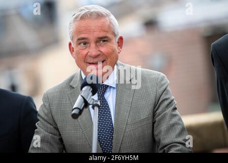 03 avril 2021, Bade-Wurtemberg, Stuttgart: Thomas Strobl (CDU), ministre de l'intérieur du Bade-Wurtemberg, fait une déclaration à la presse devant la Maison des Architectes. Les Verts veulent poursuivre la coalition avec la CDU. Photo: Christoph Schmidt/dpa Banque D'Images