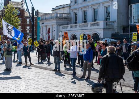 Cork, Irlande. 3 avril 2021. Une manifestation "mettre fin au lock-down" tokk place à Cork aujourd'hui, le deuxième événement de ce genre en l'espace d'un mois. Environ 300 personnes ont assisté au milieu d'une forte présence de Garda. Les manifestants se sont rassemblés sur le Grand Parade. Crédit : AG News/Alay Live News Banque D'Images