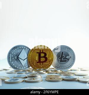 , Bitcoin Litecoin - Ethereum et trois les plus populaires cryptocurrencies isolé sur fond blanc. Le rendu 3D Banque D'Images