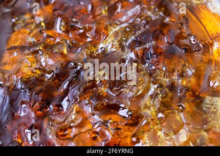 Rosin brun pour le soudage dans un pot, un fond ou une texture Banque D'Images