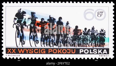 MOSCOU, RUSSIE - 18 JANVIER 2021: Timbre-poste imprimé en Pologne montre des cyclistes, vers 1967 Banque D'Images