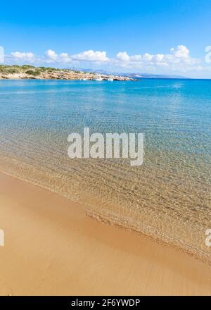 Plage exotique parfaite sur l'île de Paros (plage de Santa Maria), dans les îles Cyclades, Grèce, Europe Banque D'Images