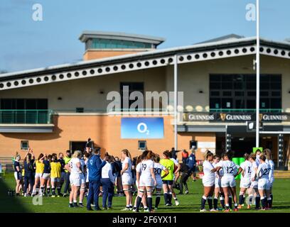 Doncaster, Royaume-Uni. 03ème avril 2021. Les deux équipes se caucus après le match de championnat des six Nations de Womens entre l'Angleterre et l'Écosse à Castle Park à Doncaster, en Angleterre. Crédit: SPP Sport presse photo. /Alamy Live News Banque D'Images