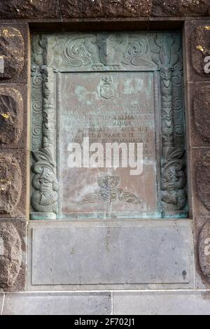 Plaque maorie sur le monument Sir John Logan Campbell à One Tree Hill Auckland Nouvelle-Zélande Banque D'Images