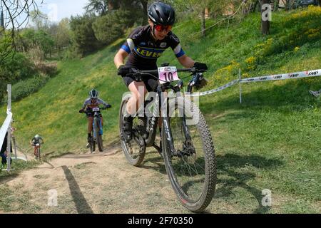 Vérone, Italie. 03ème avril 2021. (10) Lucie Urruty - (FRA) pendant Verona MTB International XCO - Elite Woman Category, MTB - Mountain Bike à Verona, Italie, avril 03 2021 crédit: Independent photo Agency/Alay Live News Banque D'Images